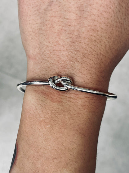 Large Simple Knot Bracelet